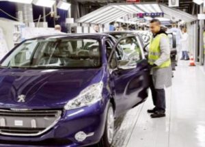 براتب 3000 درهم.. شركات الكابلاج وصناعة السيارات بالمغرب تشغيل أزيد من 600 عامل وعاملة صناعة وتركيب وتجميع أجزاء السيارات