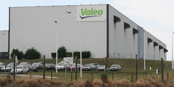 بشرى للعاطلين .. شركة “Valeo ” تطلق حملة توظيف للشباب حاملي الشواهد باك+2 فما فوق